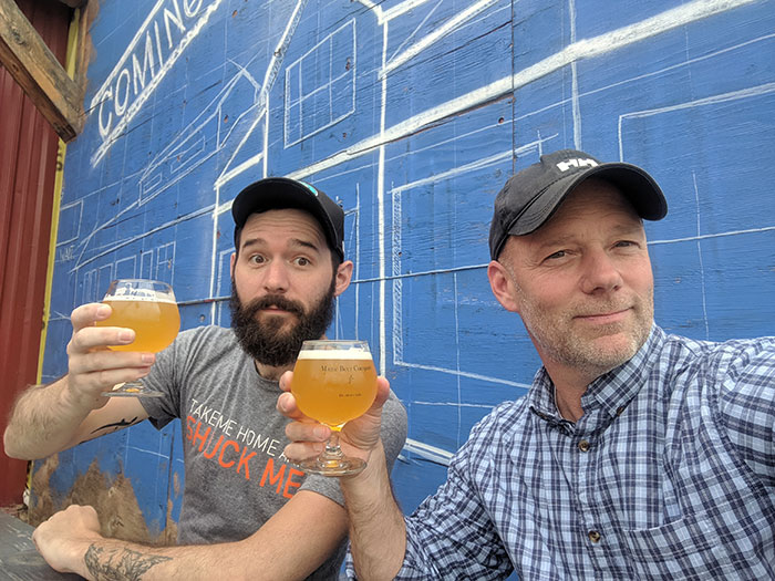 Ben Bishop, can artist enjoys a brew with Mason's Brewery owner Chris Morley.